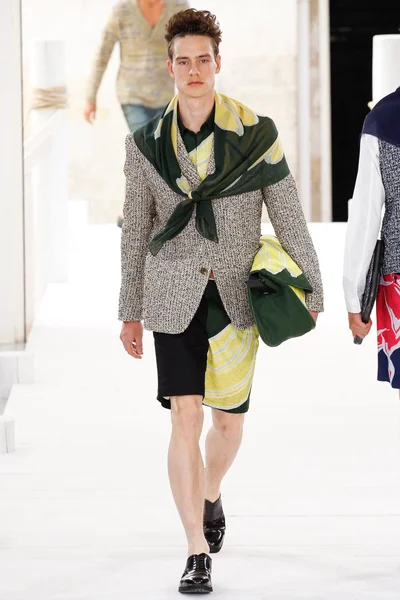Look 4